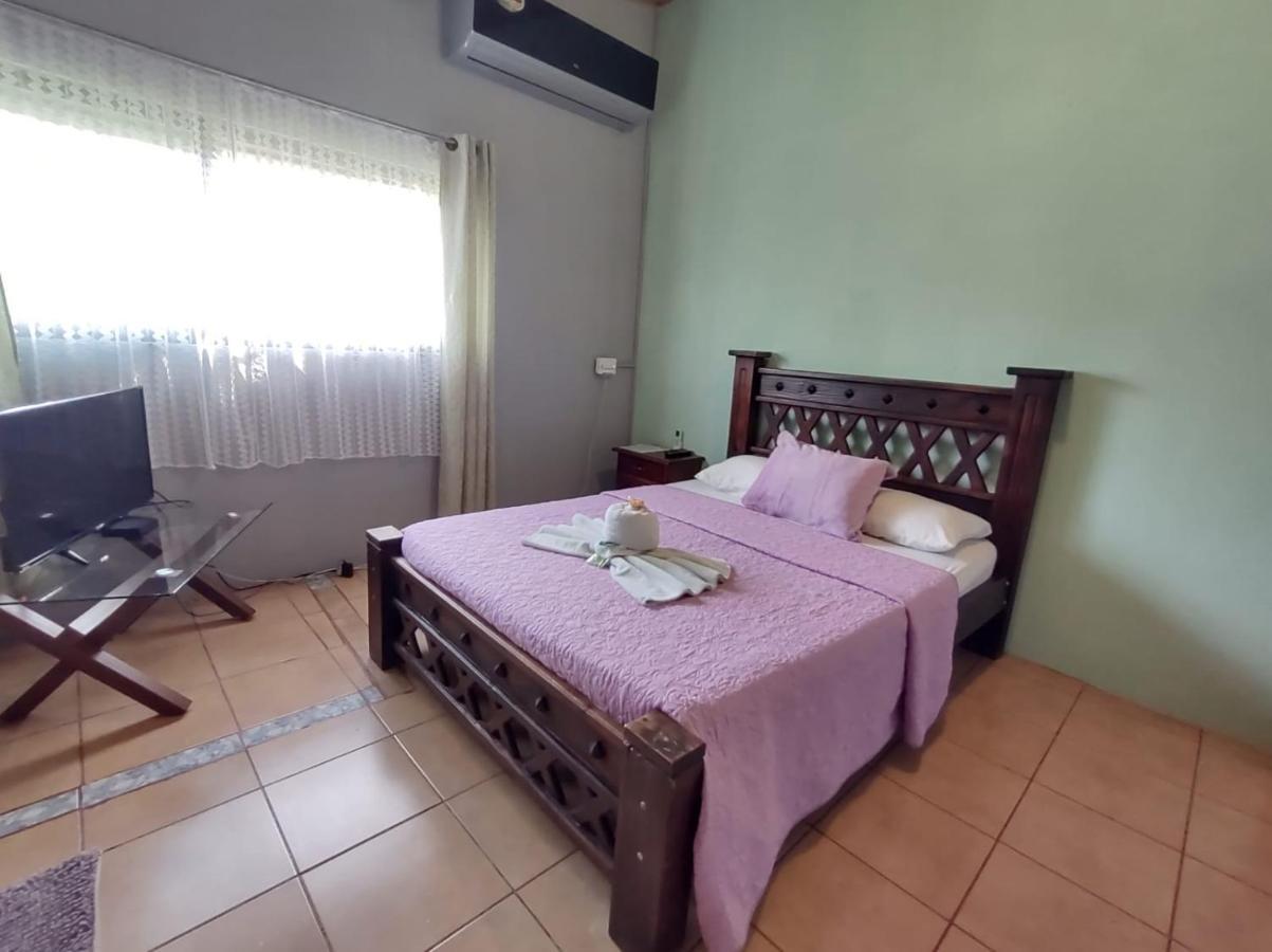 The Corner Airbnb Пуэрто-Хименес Экстерьер фото