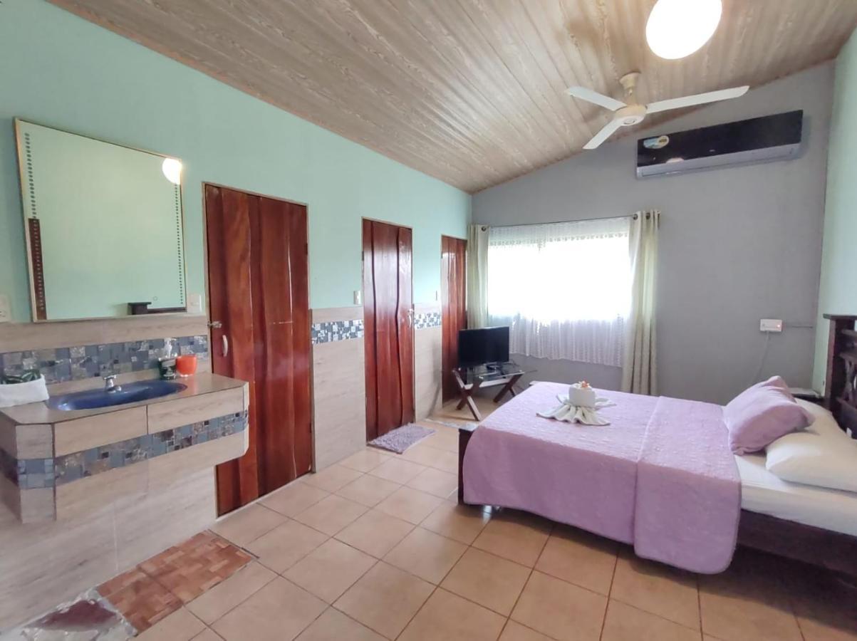 The Corner Airbnb Пуэрто-Хименес Экстерьер фото