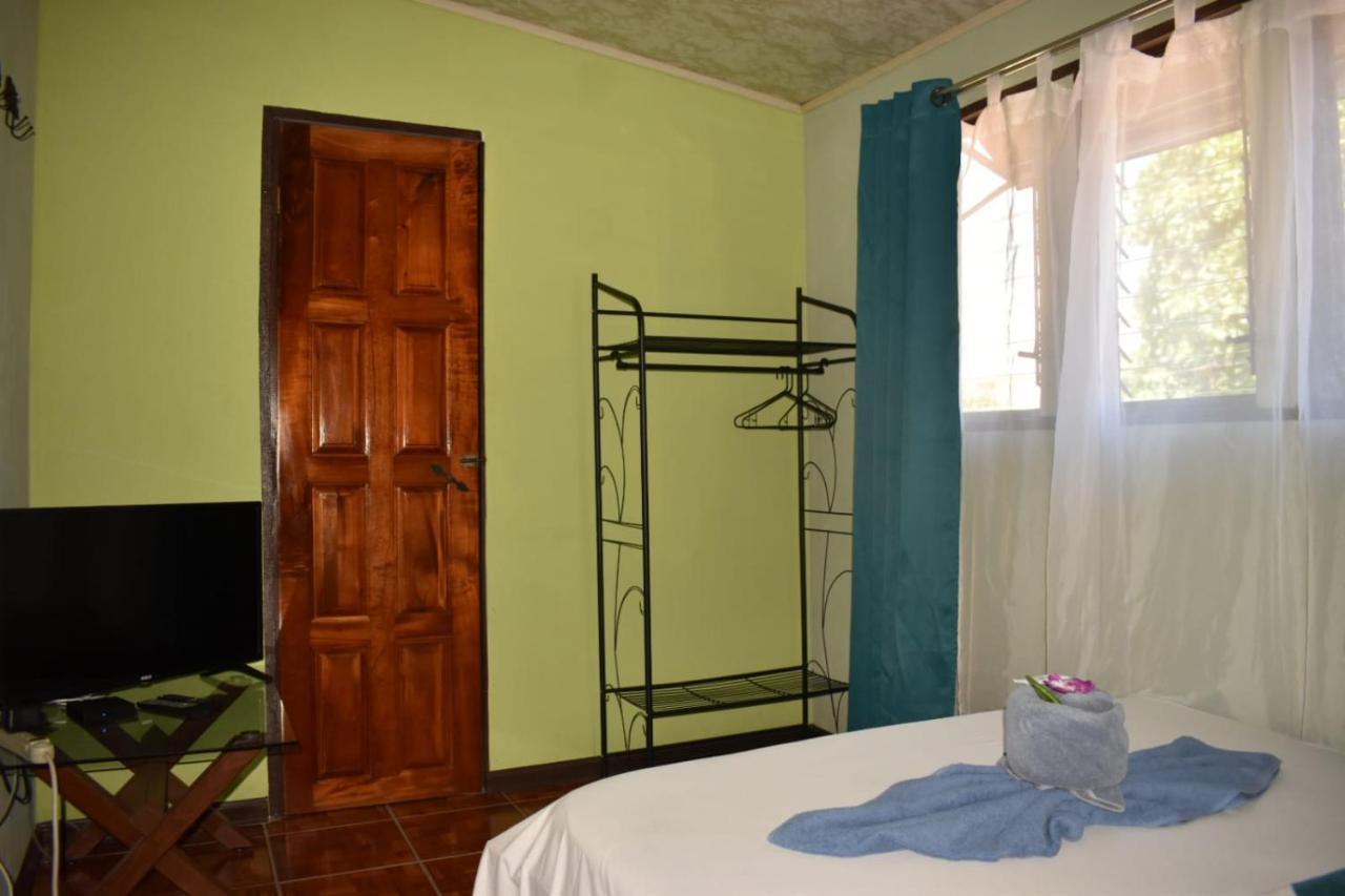 The Corner Airbnb Пуэрто-Хименес Экстерьер фото