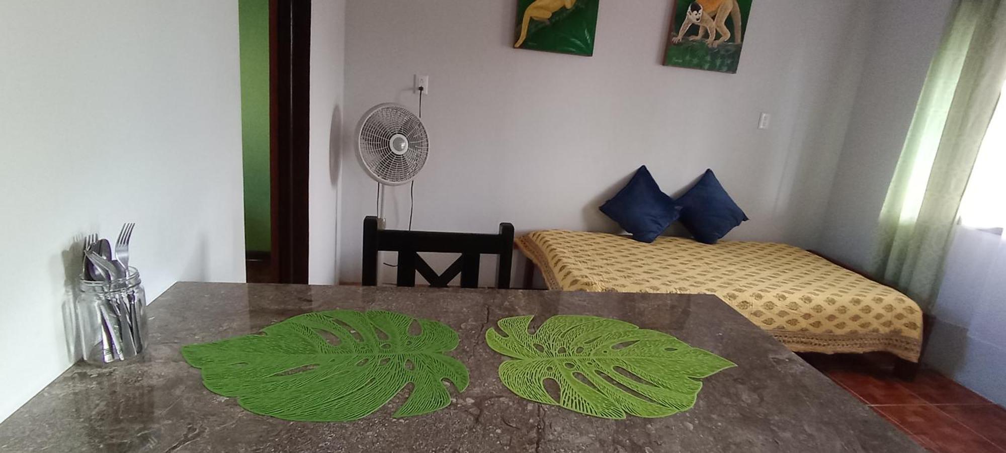 The Corner Airbnb Пуэрто-Хименес Номер фото