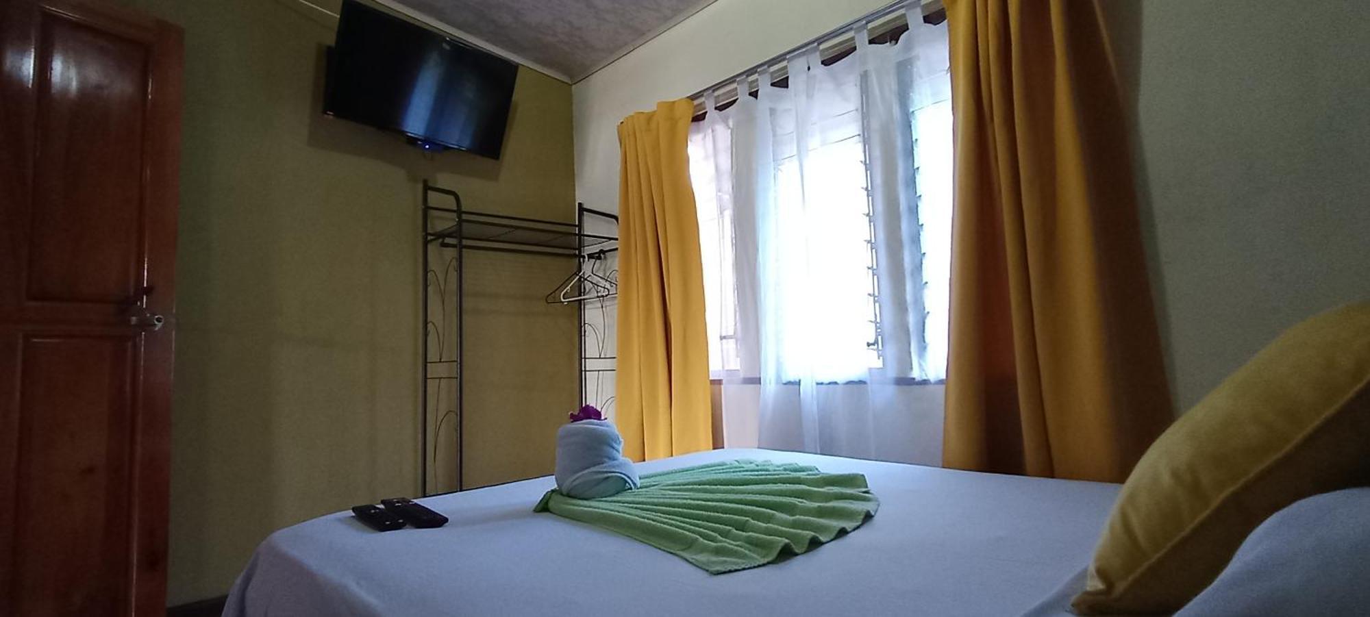 The Corner Airbnb Пуэрто-Хименес Номер фото